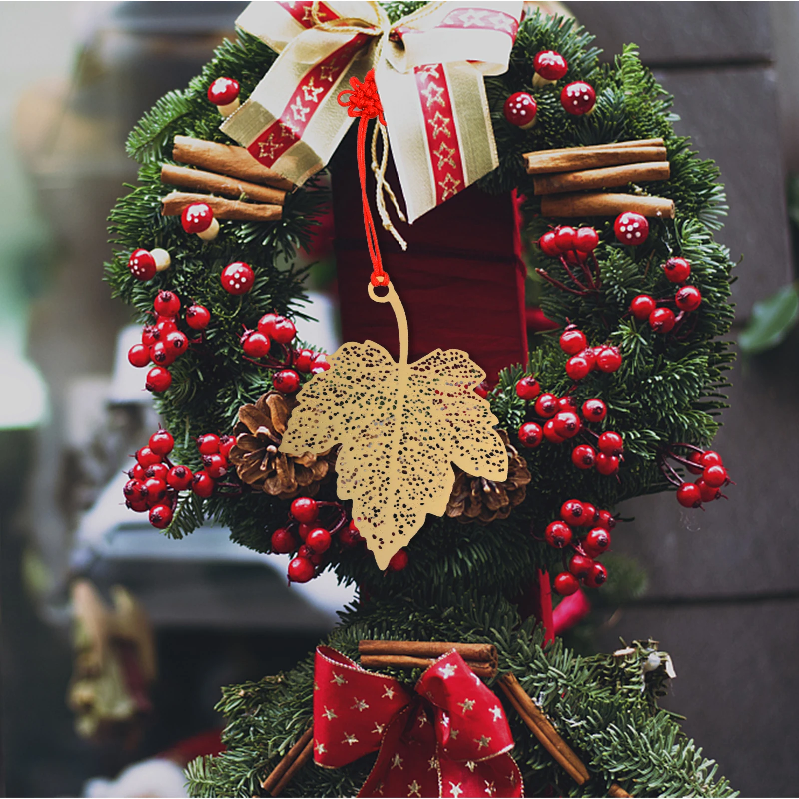 

14pcs Metal Maple Leaf nament Christmas Hanging Pendant Xmas Tree Decorative Party Home Office Wall Fireplace Pendant Adornment