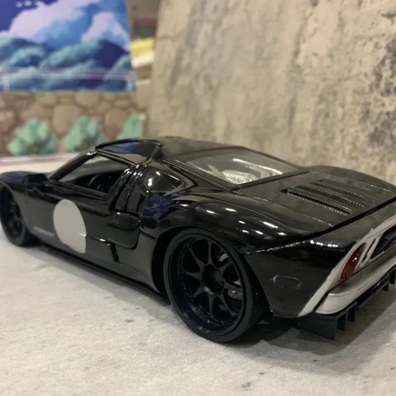 Jada 1:24 2005 Ford GT Diecast Alloy Car Model Toys Simulation Sports Car Boys Toys For Boys Birthday Gift J355