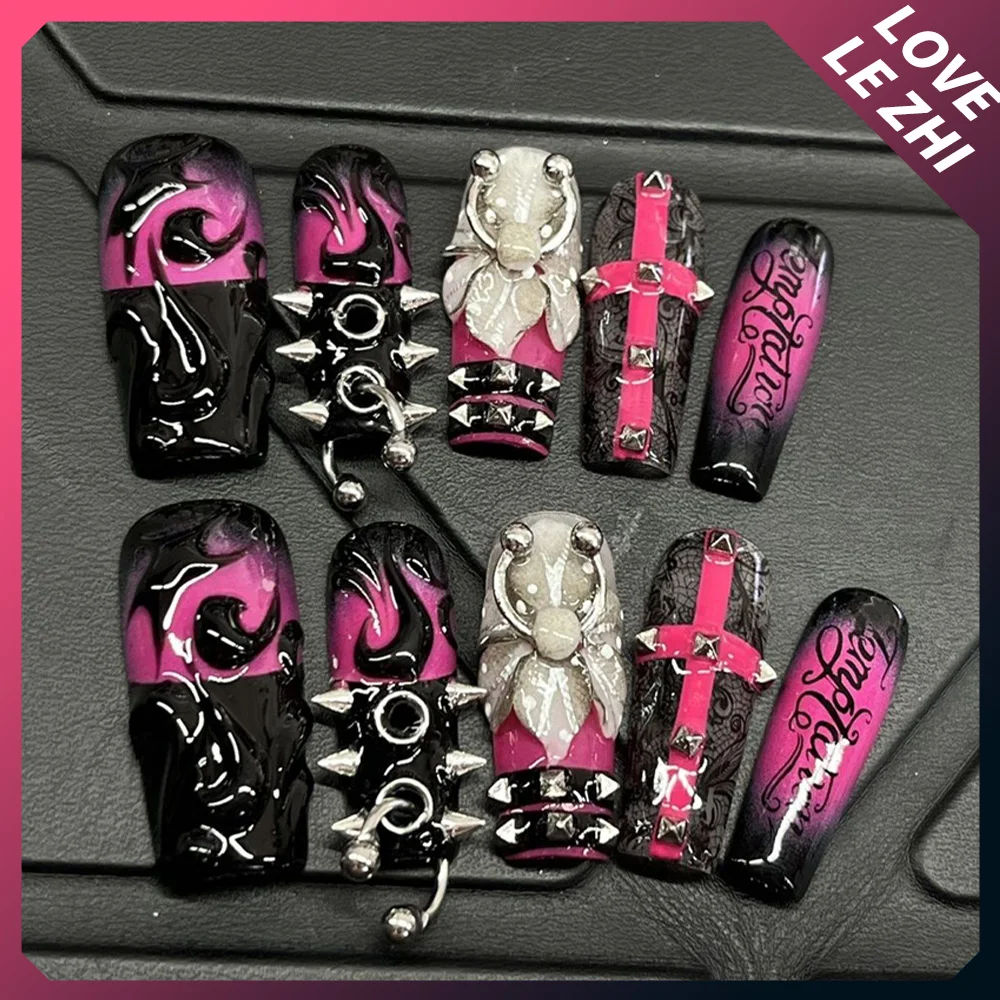 Metallische Dark-Punk Schwarz-Rosa Lange Sargförmige Künstliche Nägel, Handgefertigte Diamant-Metallring-Spitzen-Nagelkunst, Party-Persönlichkeits-Aufkleber