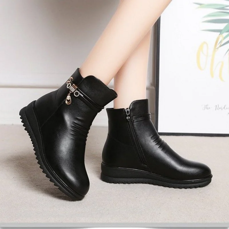 

2025 New Women's Mom Winter Boots - Black Flat Soft Sole Anti-Slip Ankle Boots, Metal Decor Side Zipper Warm Snow Boots