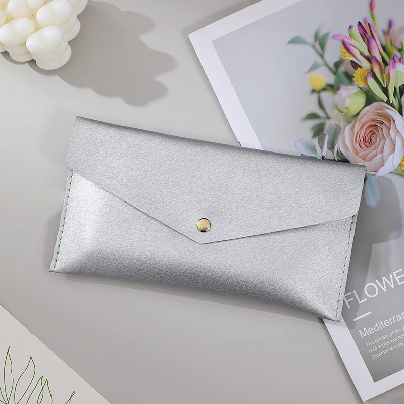 Stylish Makeup Brush Set With Pouch. Soft Bristles, Full Coverage. Elevate Your Beauty Routine!