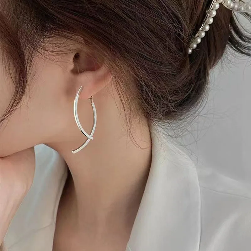 Unique Fish Shape Dangle Earrings for Women Golden Metal Bend Bar Drop Earrings Simple Statement Jewelry Punk Party Gift