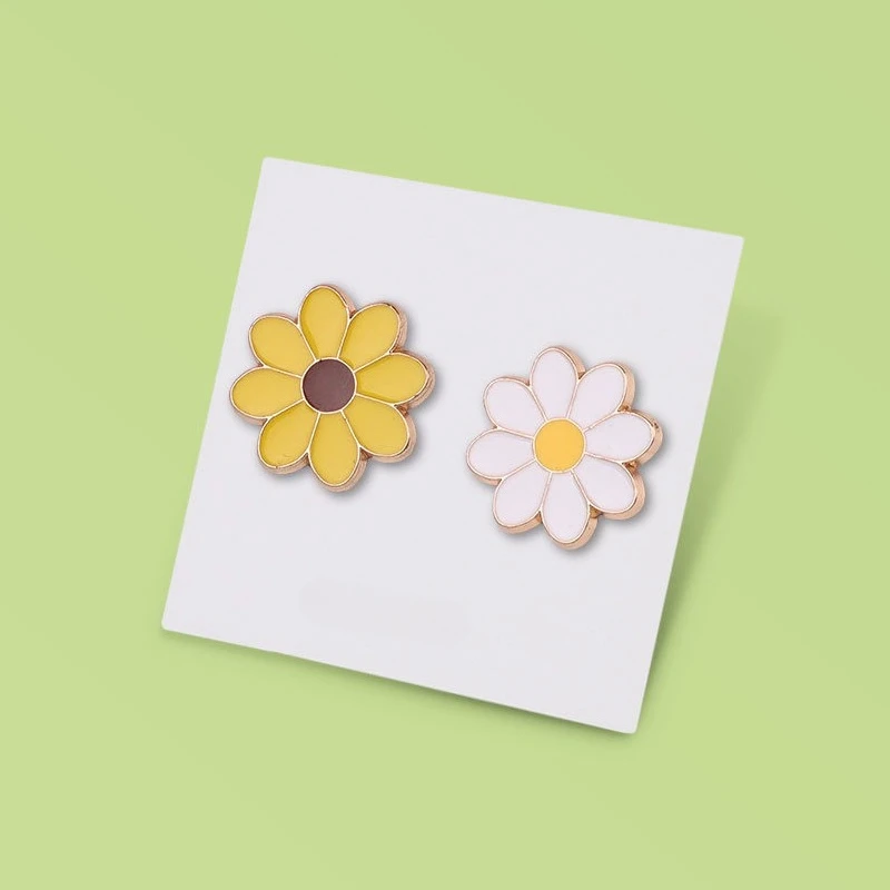 Cute Japanese Style Daisy Brooch Cartoon Casual Business Commute Party Gift Metal Badge Pin DIY Clothing Bags Hat Accessories