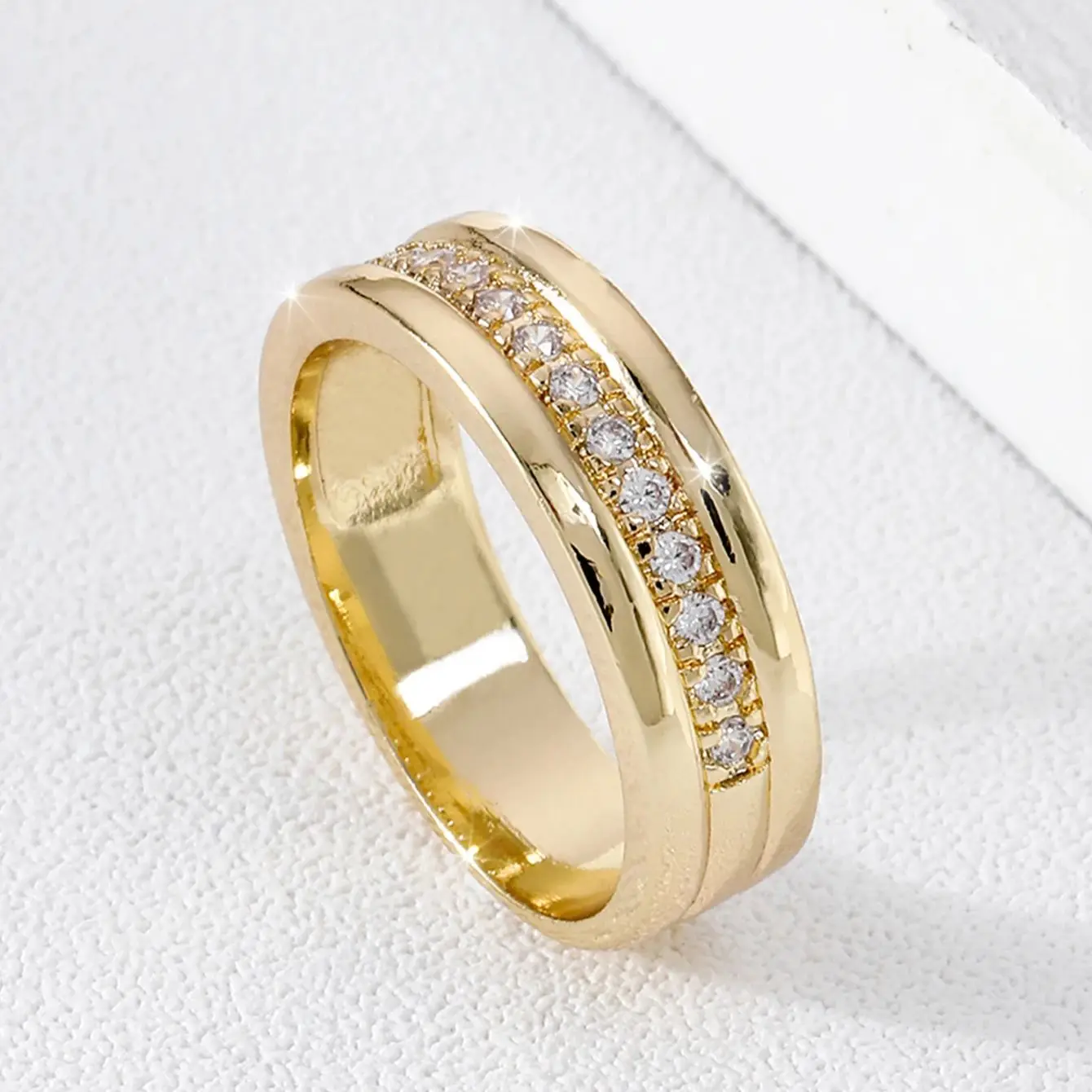 Ladies Fashion Circle zircon plated 18K gold wedding ring