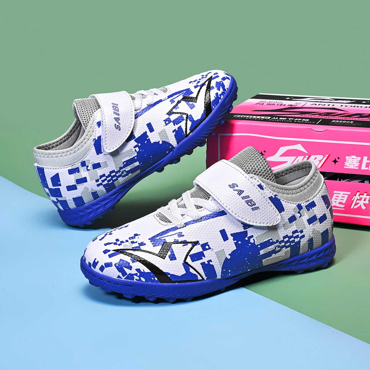 

Дышащие детские футбольные кроссовки с шипами TF, спортивная обувь для улицы, противоскользящие, с эффективной защитой голеностопа.