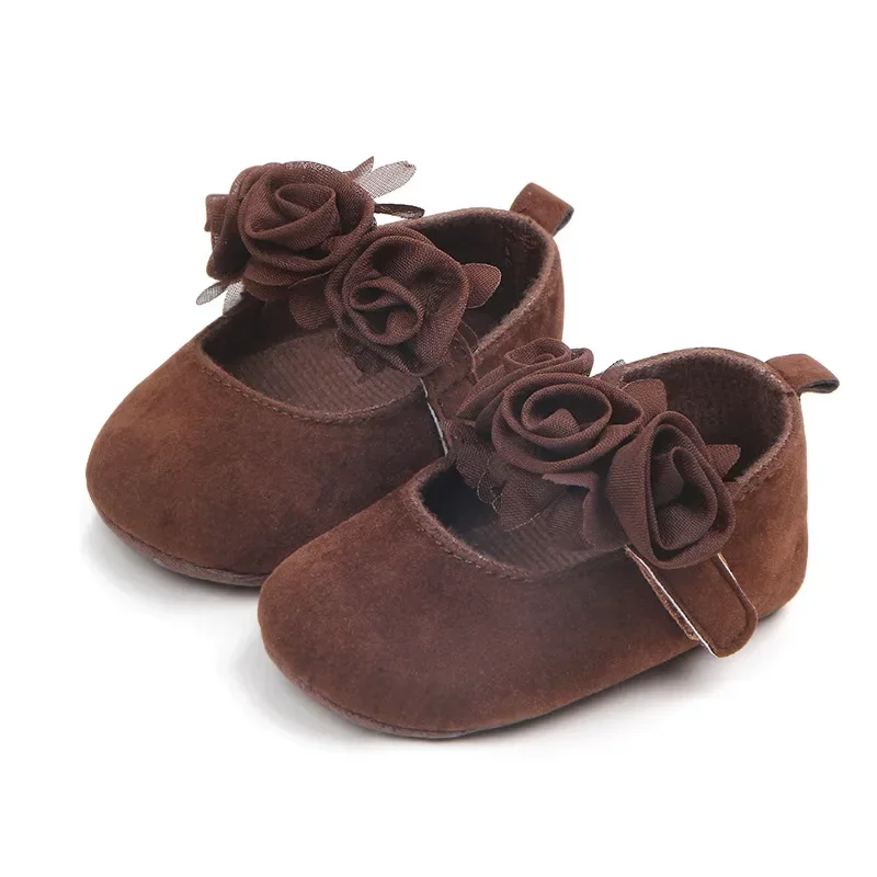 Sapatos de princesa antiderrapantes de sola macia para meninas, lindas flores, moda monocromática, criança infantil, recém-nascidos, berço, primeiros caminhantes