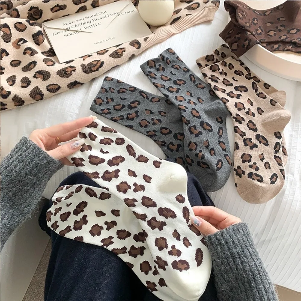 

5 Pairs Korean Style Leopard Print Socks Soft Breathable Famale Tube Socks Polyester-cotton Elastic Mid-Calf Socks Unisex