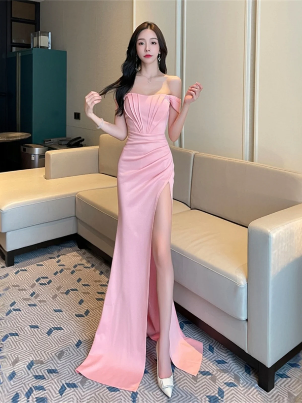 

Розовое вечернее платье на одно плечо с фи-хвостом, женское платье, сексуальная длинная юбка из полиэфирного волокна со средней талией, с разрезом, элитный роскошный хозяин
