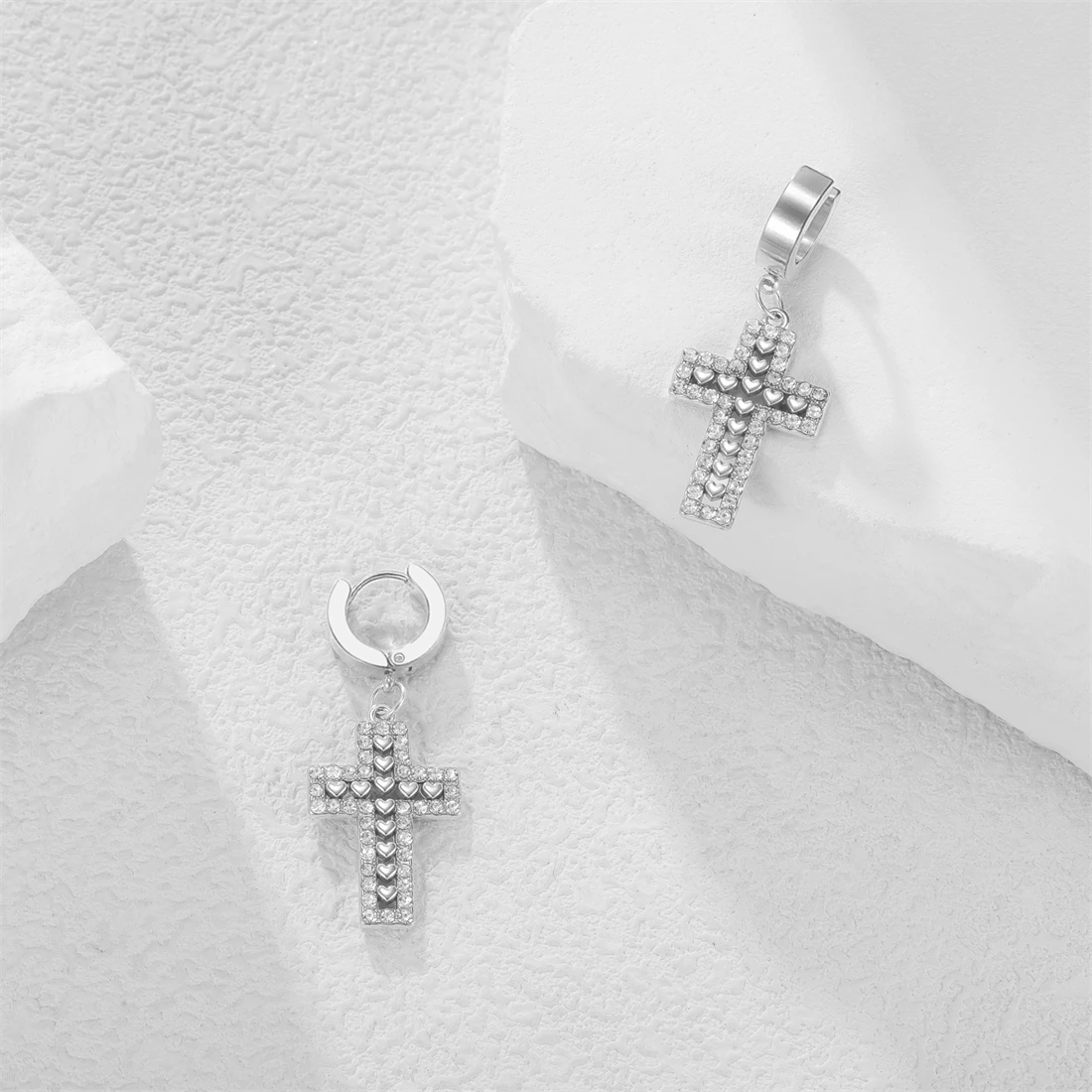 Eueavan Strass-Kreuz-Ohrhänger aus Edelstahl, 18K vergoldet, christliche Glaubens-Ohrringe, klassisches Amulett-Schmuckstück, Geschenk – Detail 19