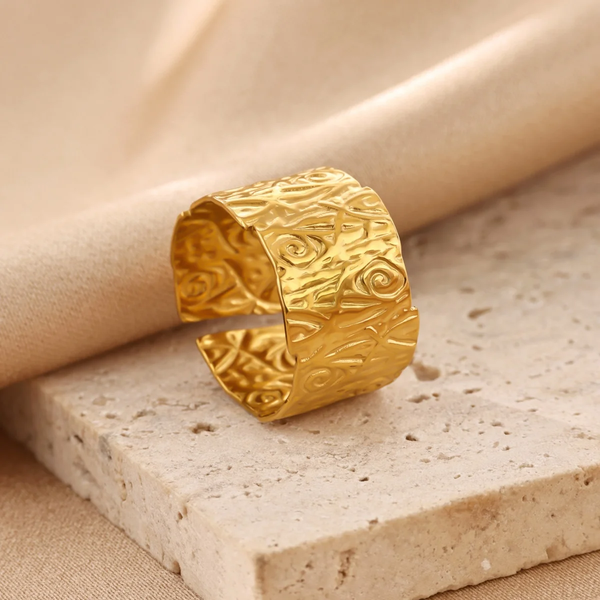 Vintage Embossed Swirl Textured Rings For Women Gold Plated Stainless Steel Wide Band Chunky Ring Daily Wear Statement Jewelry