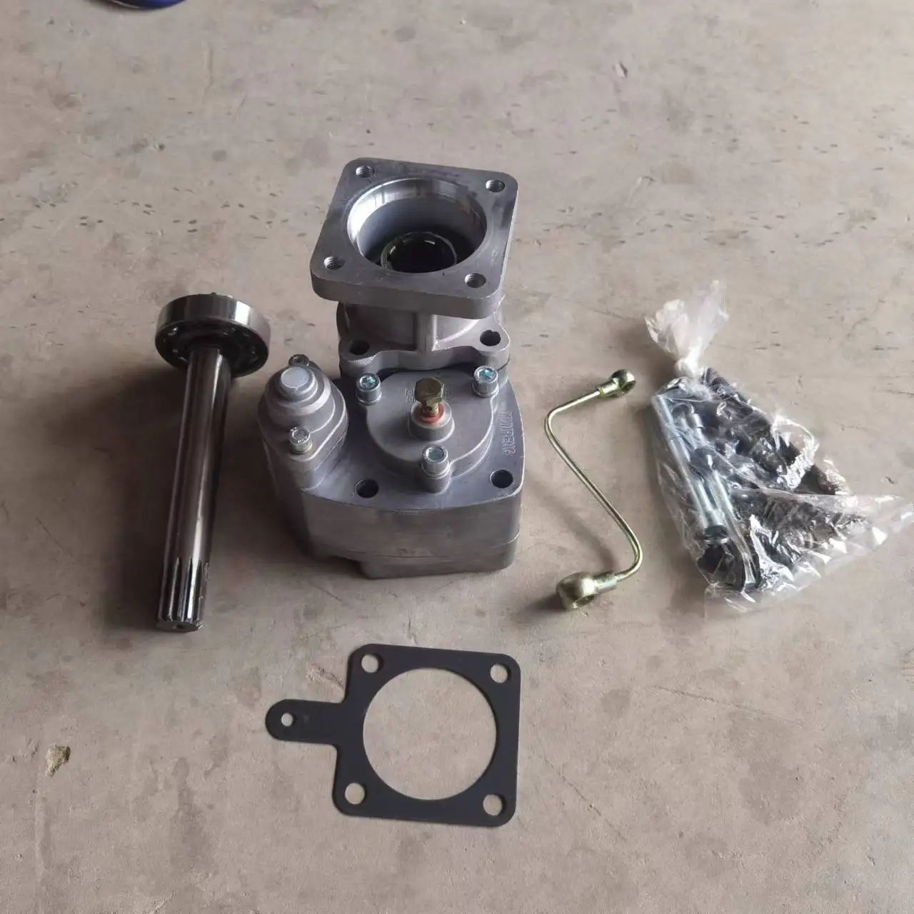 Power take-off assembly In-line transmission type of power take-off for heavy truck gearbox