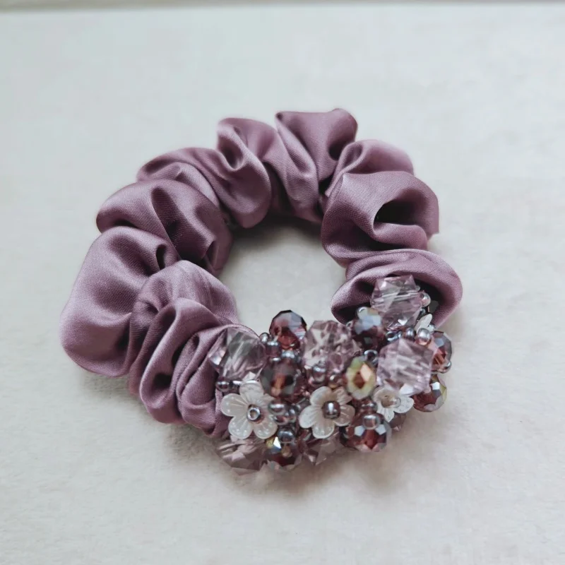 Neu eingetroffen: Luxuriöser Acryl-Blumen-Haargummi, Satin-Kristall-Pferdeschwanzhalter, modisches Haar-Accessoire für Damen – Detail 8
