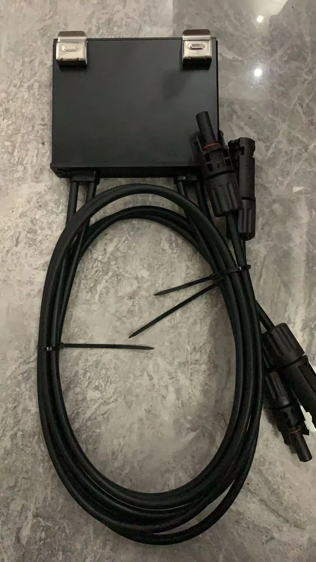 

Полнофункциональный оптимизатор мощностью 600 Вт с огнестойким металлическим корпусом, защитой от напряжения и перегрузки мощности.