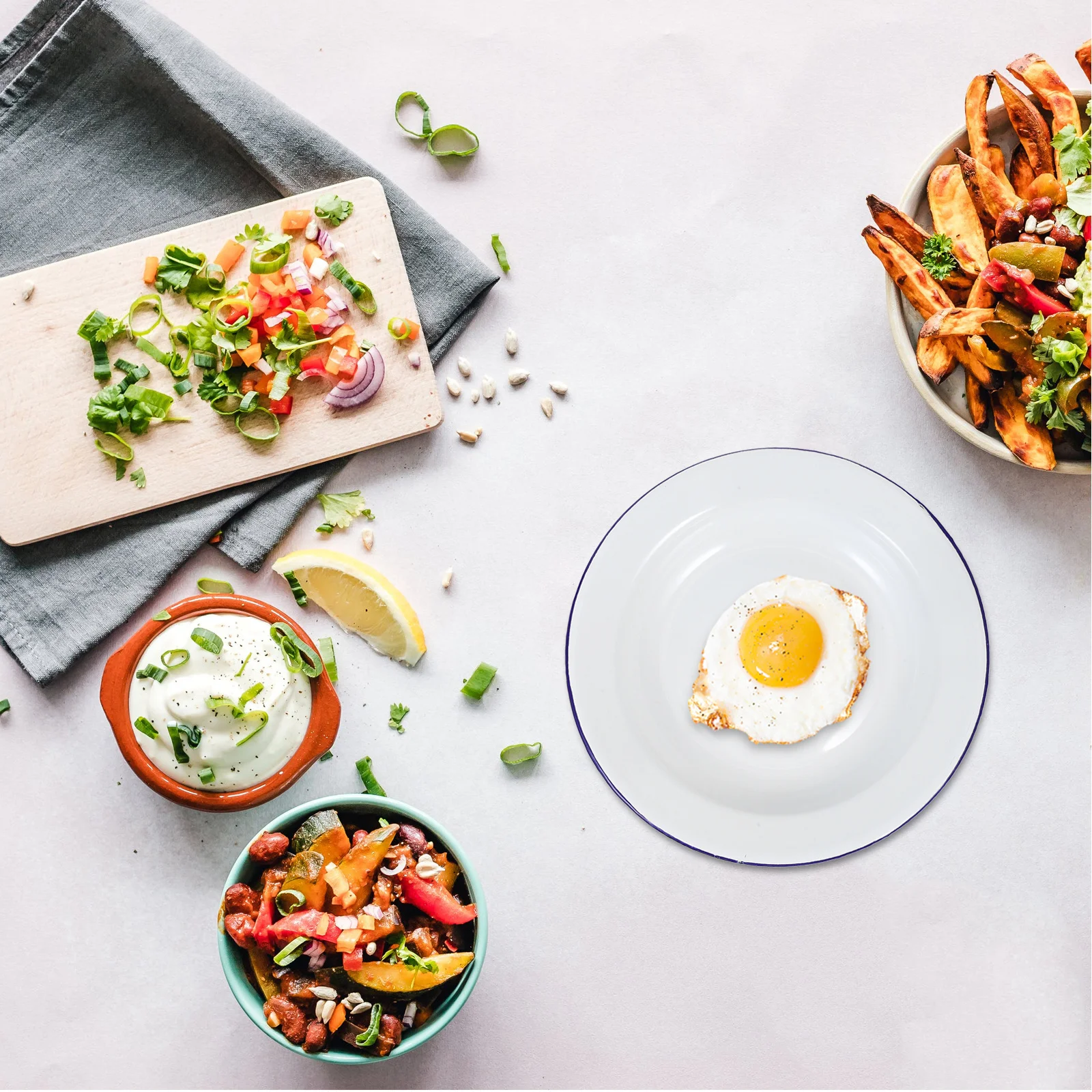 

4Pcs Enamel Plates Retro Flat Edge Fruit Snack Soup Dish Shallow Enamel Serving Plate for Dining Camping Pizza Plates Set