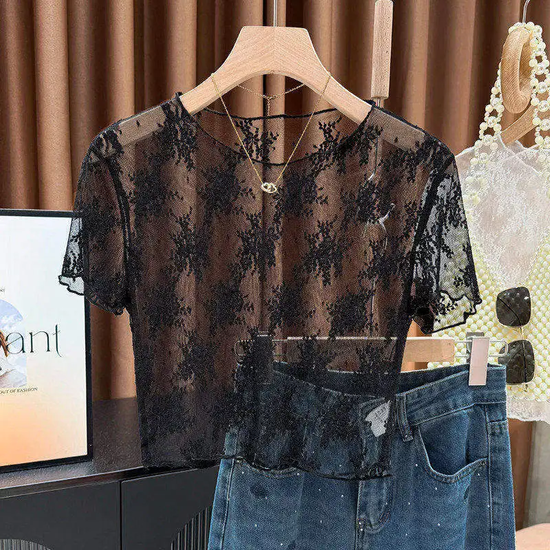 Kurzärmeliges T-Shirt mit Holzohren-Spitzenkante und hohlem Spitzenmuster, Damen-Trägerrock mit Anti-Licht-Effekt, kurzes Oberteil aus Eisseiden-Mesh – Detail 4
