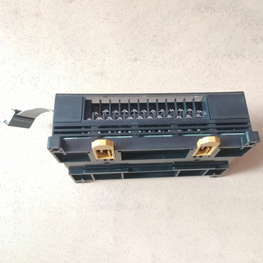 New IN/OUT UNIT CP1W-40EDT Programmable Module PLC