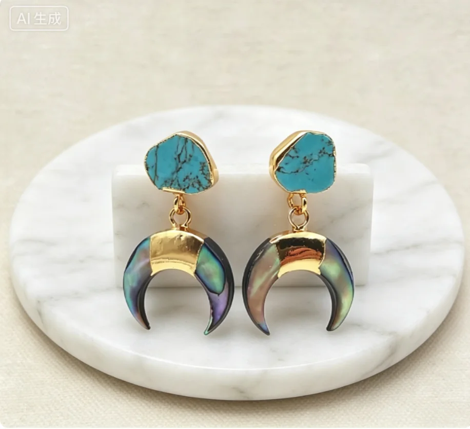 WT-E301 Pendientes de Diseño al por Mayor para Mujer, Pendientes de Concha con Forma de Luna, Pendientes de Piedra Howlite Verde y Concha de Abalone, Joyería de Diseño