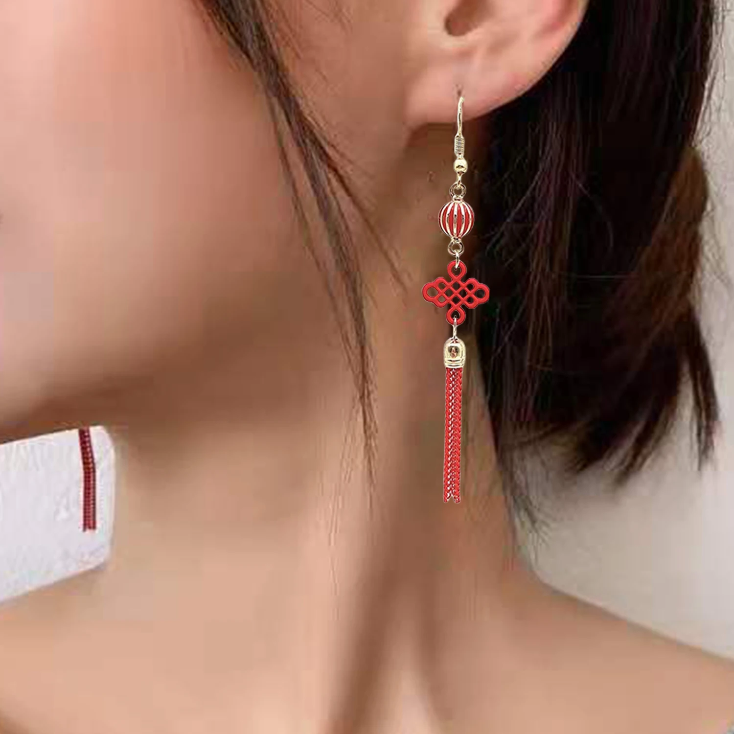 Boucles d'oreilles de style chinois pour femmes, accessoires de nouvel an, lanterne à nœud rouge, crochet d'oreille de luxe, bijoux créatifs, mariage, nouveau, 2024