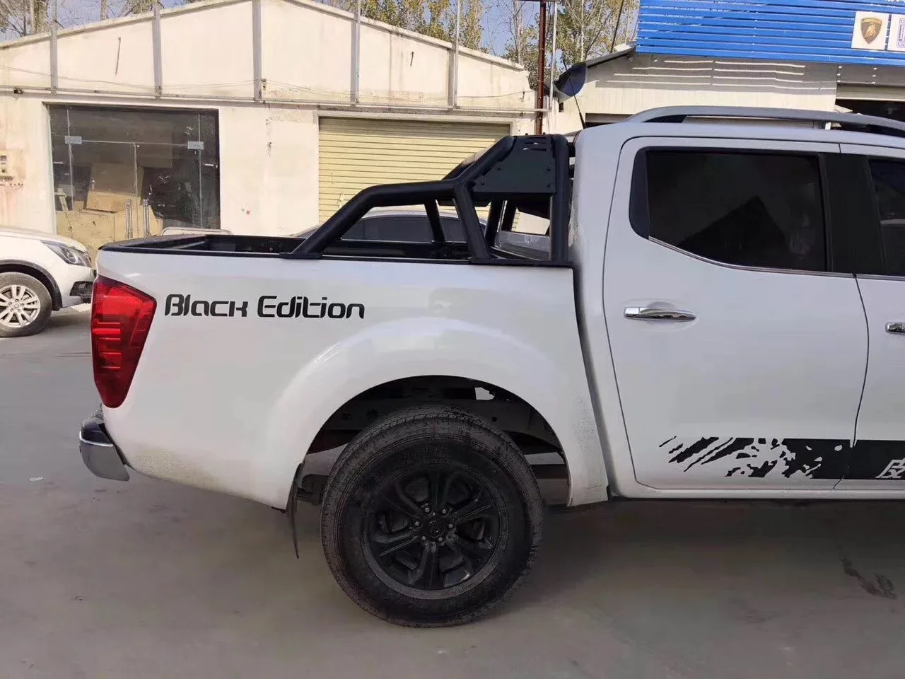 Wholesale High Quality Anti-Rollover Frame Off-Road Modified Universal Pickup Sport Roll Bar for Hilux