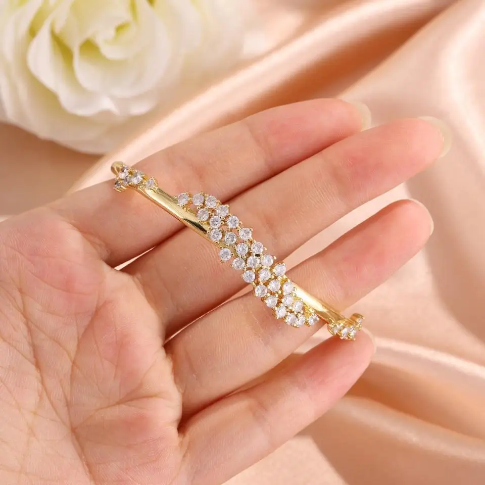 ZAKOL Luxuriöses, rundes, stapelbares Armband mit kubischen Zirkonia-Steinen für Damen und Mädchen, für den täglichen Gebrauch, exquisites Hochzeits- und Party-Schmuckgeschenk – Detail 4