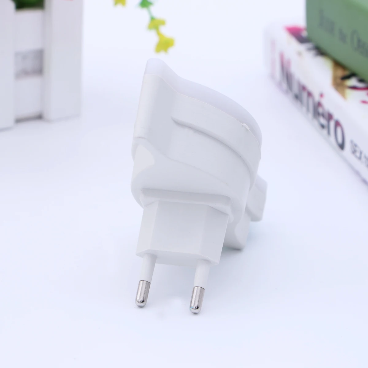 

LED Night Light Leaf Motion Sensor Mini Portable Eco-Friendly Bed Lamp for Bedroom Living Room Kids Night Lighting Eu Plug 220V