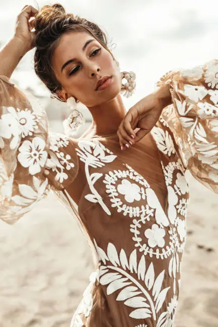 Robe en maille brodée en V profond pour femmes, manches à bulles, dos ouvert, nouvelle collection 2020