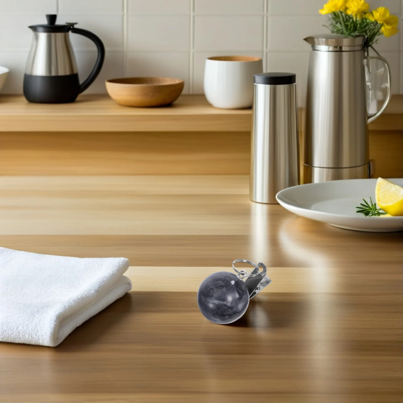 

2Pcs Marble Table Cloth Holder Clips Creative Pendant Design Heavy Duty Windproof Tablecloth Weights Outdoor Picnic Dinner