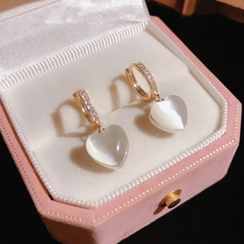 Euro-amerikanische Retro-Ohrringe mit Opal-Herzanhänger, 14 Karat vergoldet, für Damen, edler Schmuck, leichte Luxus-Accessoires
