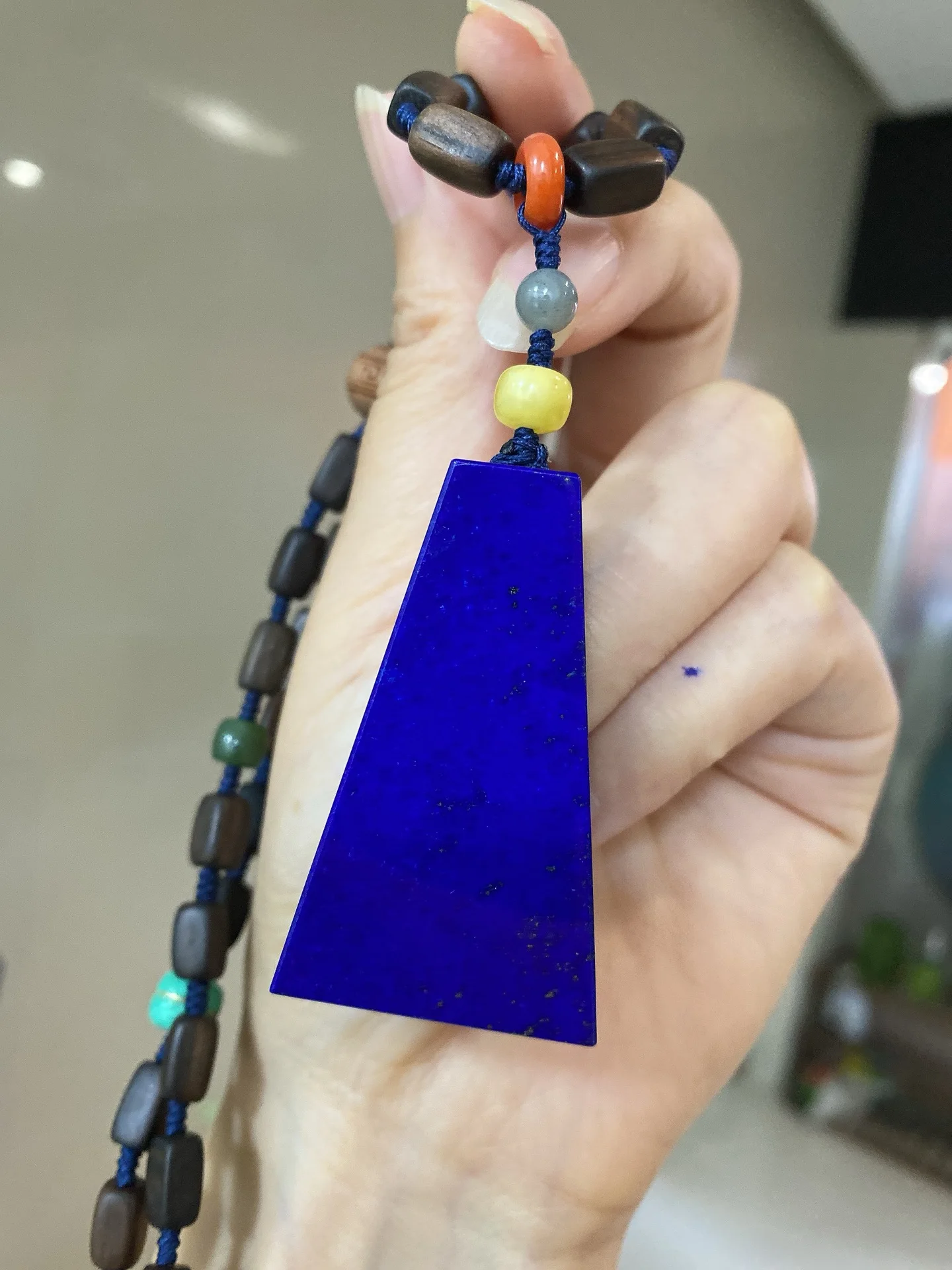 

Натуральный синий лазурит прямоугольный кулон ожерелье 53x28x9 мм круглые резные женщины мужчины 5 мм бусины ювелирные изделия драгоценный камень AAAAAA