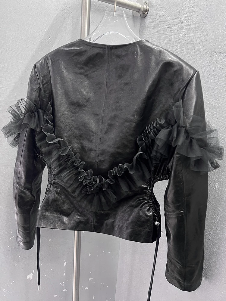 Lautaro Giacca primaverile in pelle patchwork di pizzo nero corto da donna con scollo a V profondo scavato in vita Abiti Emo di design di lusso