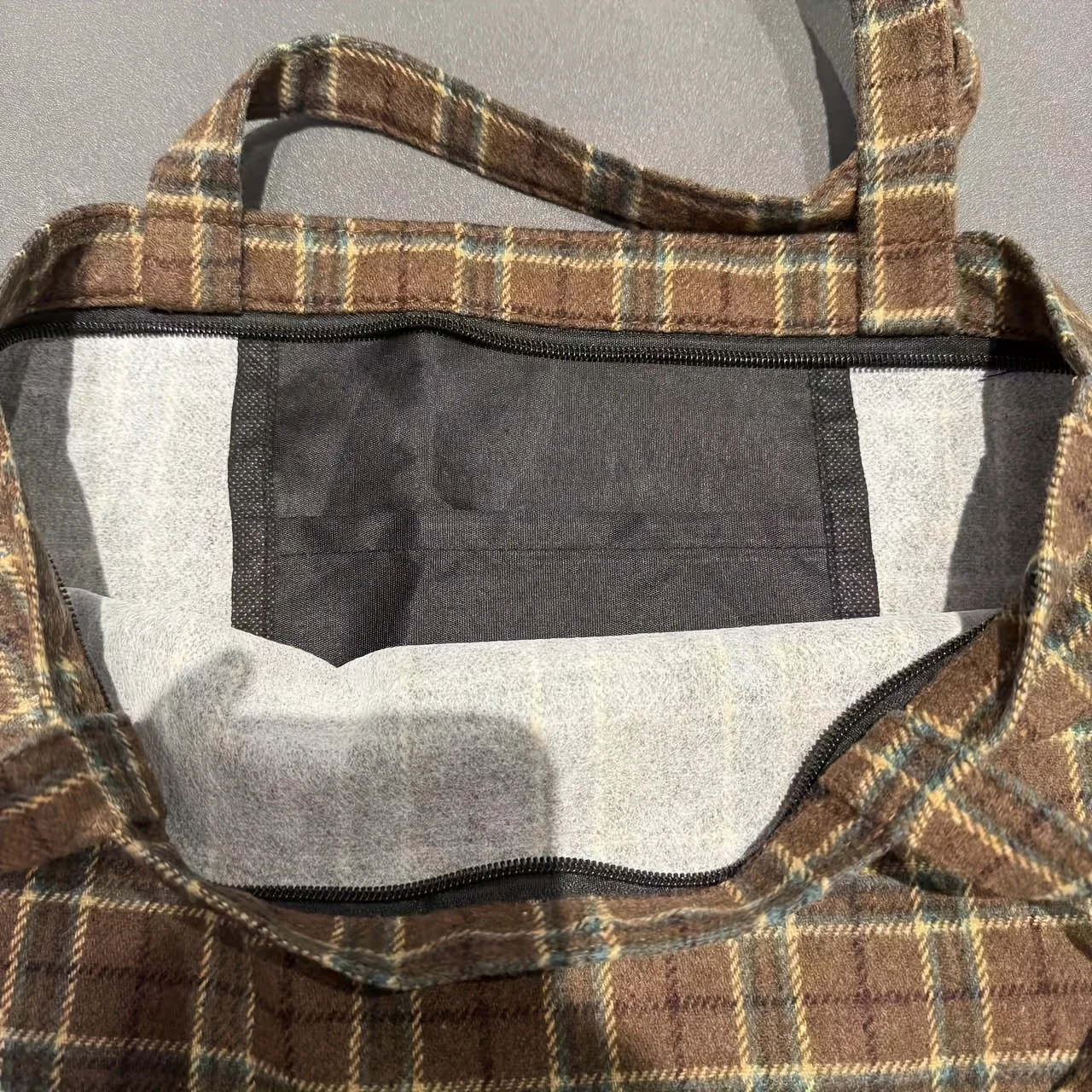 Autumn and winter checkered tote bag, ins laid-back single-shoulder bag, large-capacity handbag, for daily commuting view 5