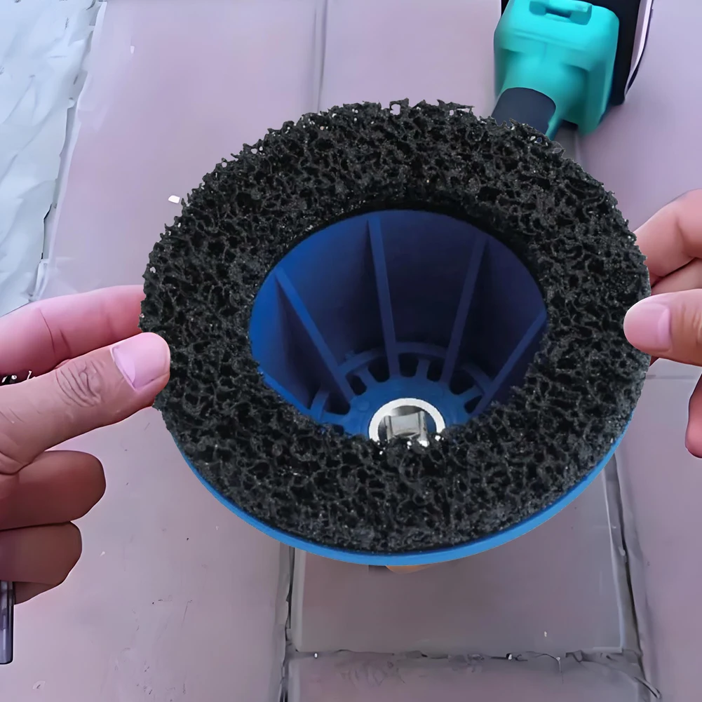 Spazzola per mozzo ruota Pulizia antiruggine Cerchione del rotore Smerigliatrice per mozzo ruota superficiale Kit di pulizia per rifornimento per auto e roulotte europee