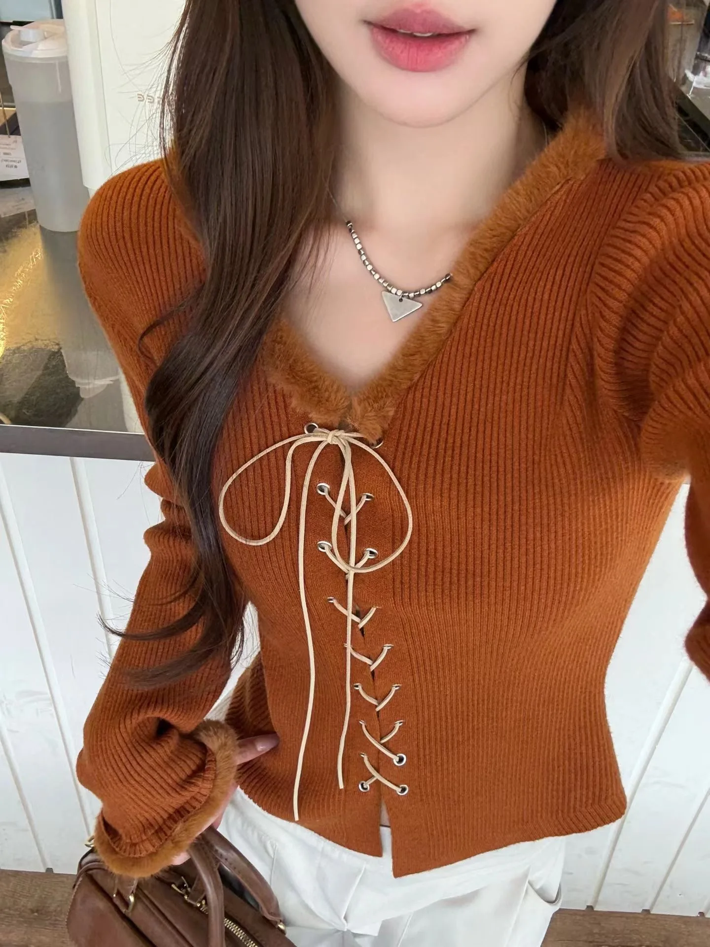 

2025 Autumn / Winter Popular Lace Up Fashion Unique Lazy High-end Temperament Knitted Top
