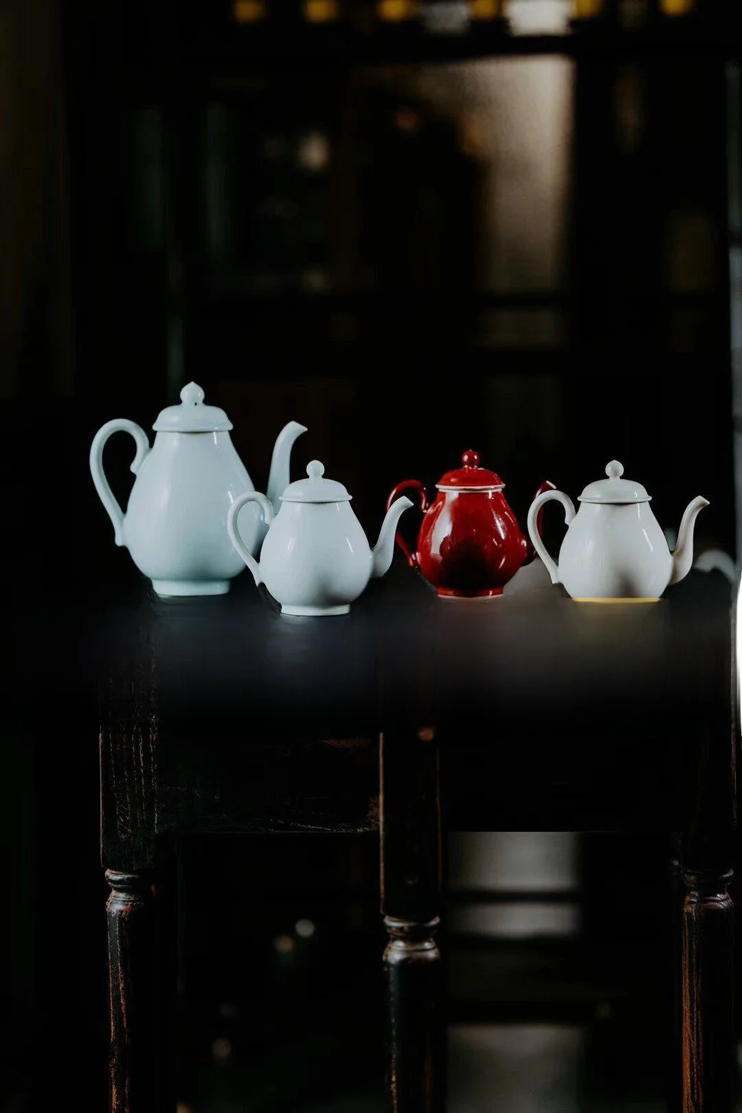 

Чайник для заваривания чая Dongmen Tea Affairs Little Hong Pot, керамический, из Цзиндэчжэня, с желтой, сине-белой и дождево-красной глазурью