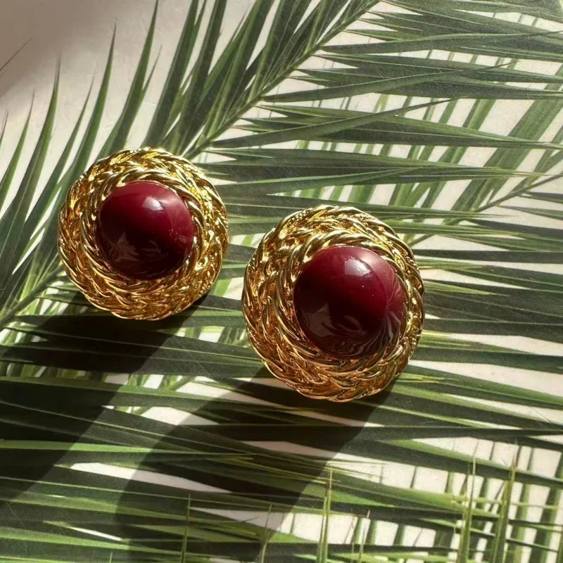 

VKVVA Fashion Jewelry Vintage Enamel Hat Shape Burgundy Wine Red Stud Clip-On Earrings for Women Birthday Gifts, Unique Gift
