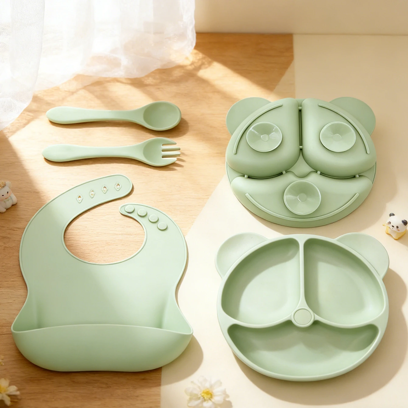 Juego de alimentación para bebés de 4 piezas con babero, plato, cuchara y tenedor - Elementos esenciales para la hora de comer de los bebés