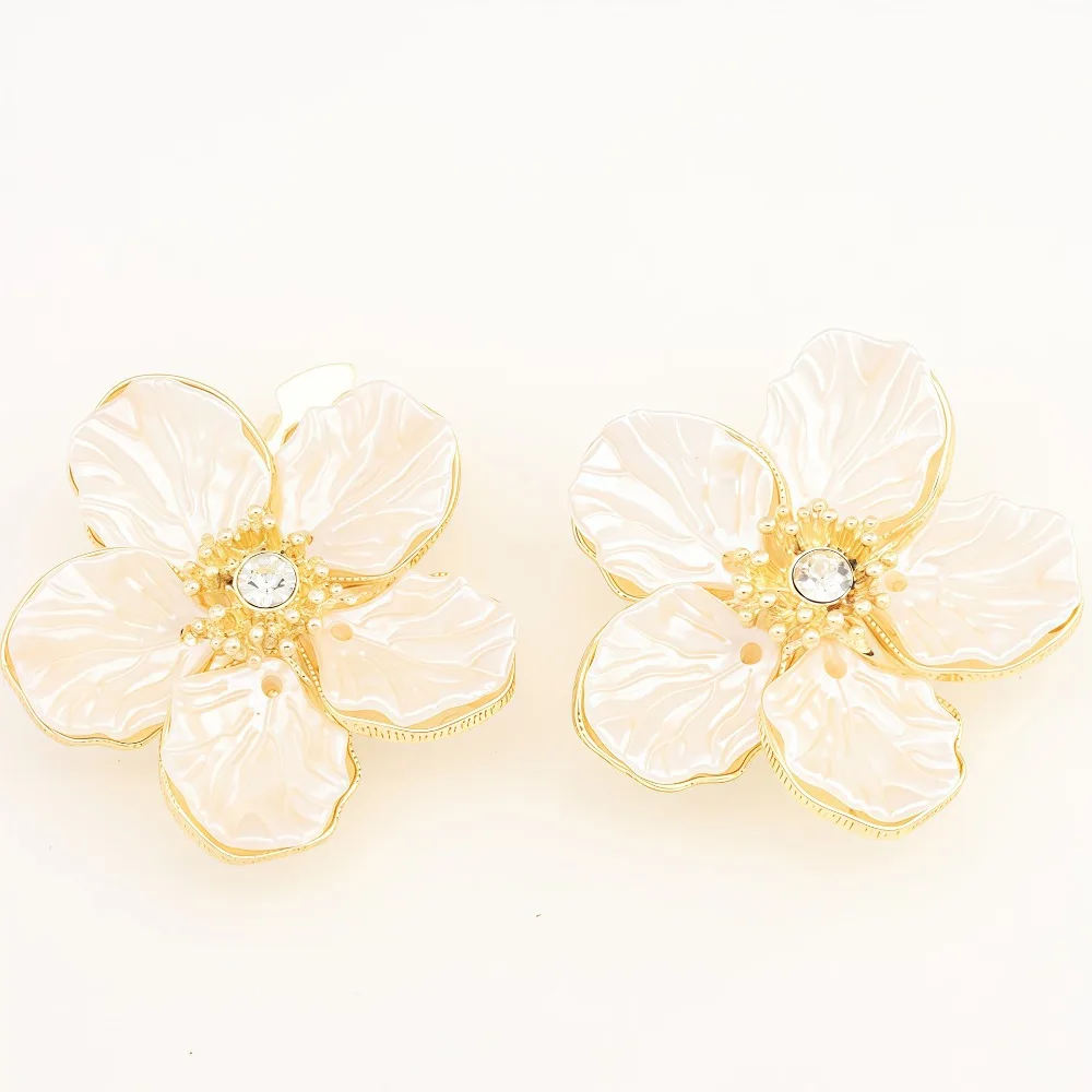 A Pair Vintage Petal Button Cover Cufflinks for Shirt Formal Wear Versatile Shell Pearl Snap Clasp Elegant Design