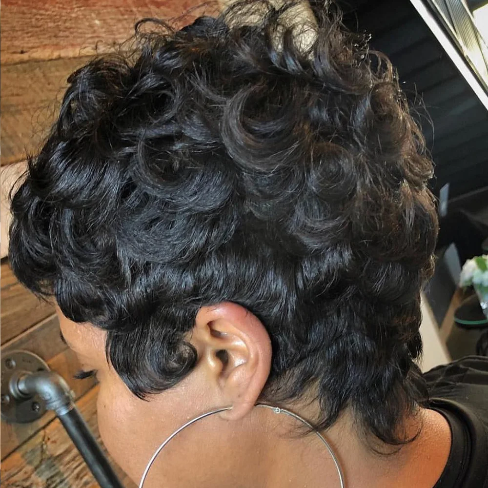 Peruka z ludzkich włosów pixie cut, w całości wykonana maszynowo, z grzywką, kręcone włosy typu egg curly, krótka peruka pixie cut z ludzkich włosów.