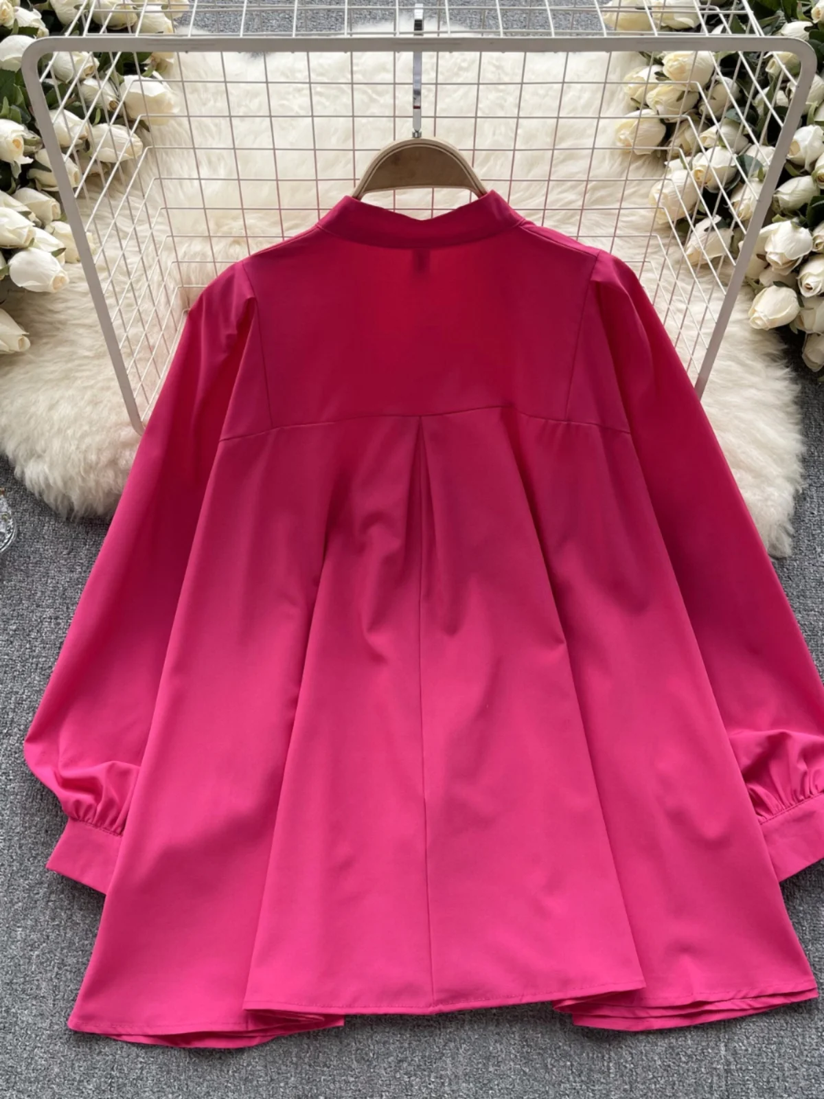 قميص نسائي بأكمام طويلة بتصميم فضفاض على الطراز الرجعي مع عقدة فراشة، قطعة علوية فائقة الأناقة بأسلوب كوري عصري للعمل #4