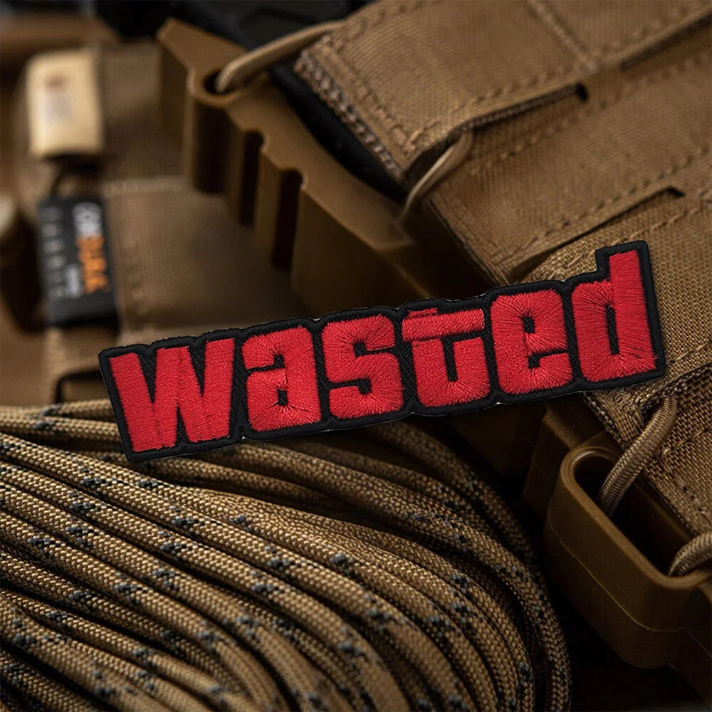 Parches bordados de juego en línea GTA " desperdiciados", parche clásico divertido con gancho y bucle, insignia de moral militar, pegatinas tácticas para mochila