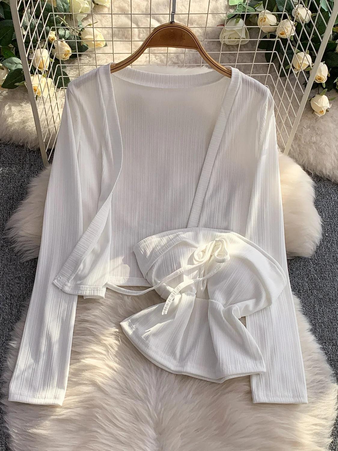 Setelan Cardigan Rajut Sutra Es + Rompi Tube Top Wanita untuk Musim Gugur, Lapisan Dasar dengan Bantalan Dada, Pakaian Kasual