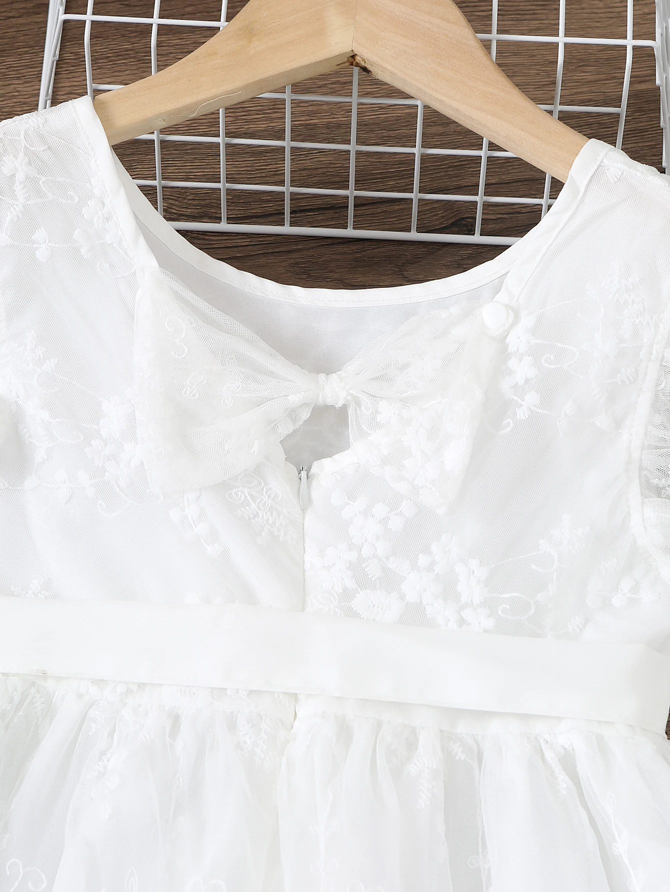 New Girl\'s Solid Lace Flower Flying Sleeves Bow Zipper Fashionable Princess Dress Summer Ladies Romantic Dress Without Belt