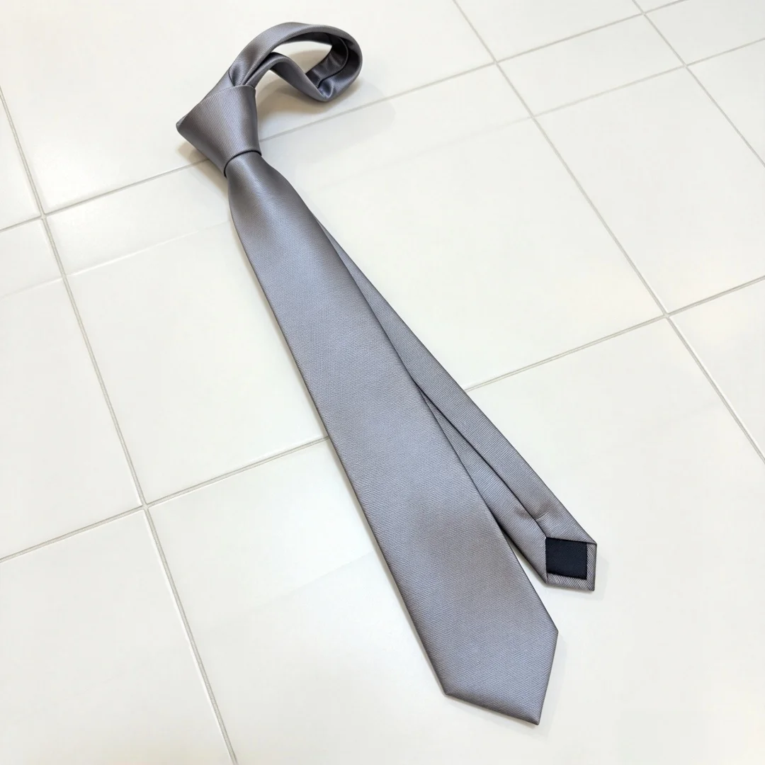 corbata-de-hombre-de-marca-de-lujo-hecha-a-mano-con-un-diseno-moderno-y-elegante-accesorio-de-alta-calidad-ideal-para-regalar-material-100-seda