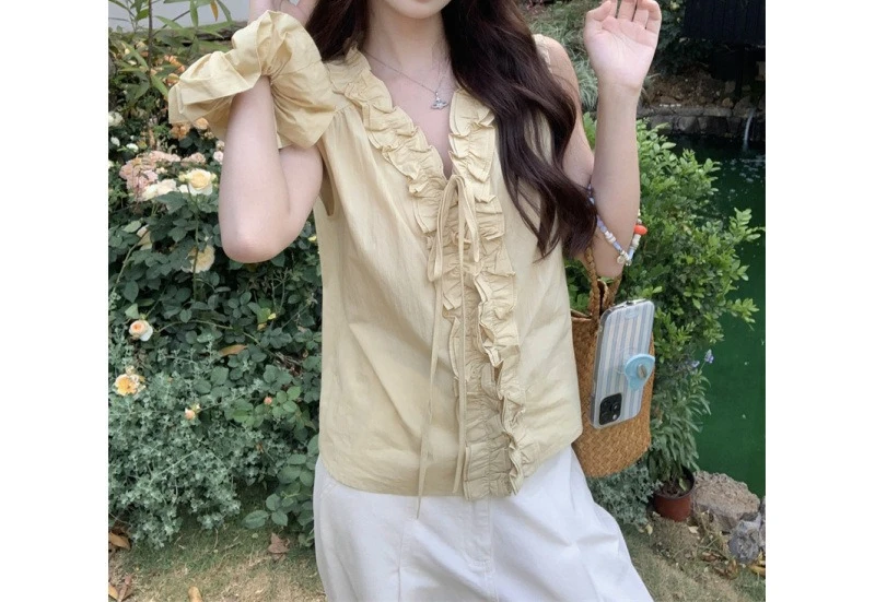 

The New Summer Style Is Sweet, Cute, Gentle, Chic, Thin, French Fungus, Age-reducing V-neck, Sleeveless Shirt for Women