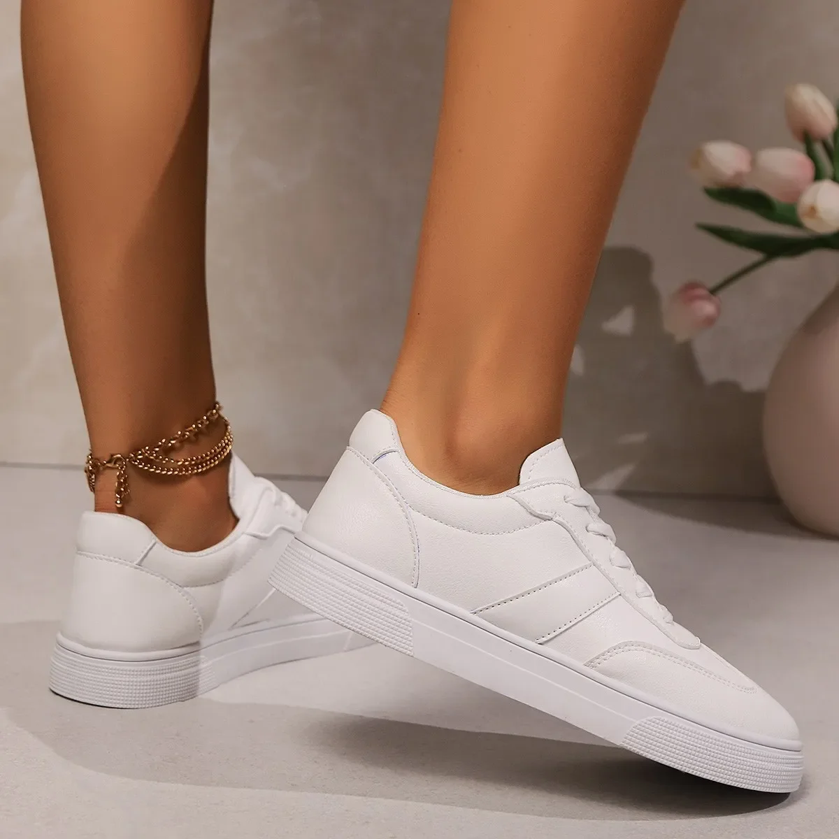 New Hot Selling Fashion White Sneakers Women Hot Casual Skate Flat Shoes for Women Spring Lace Up Casual Leather Sneakers Female