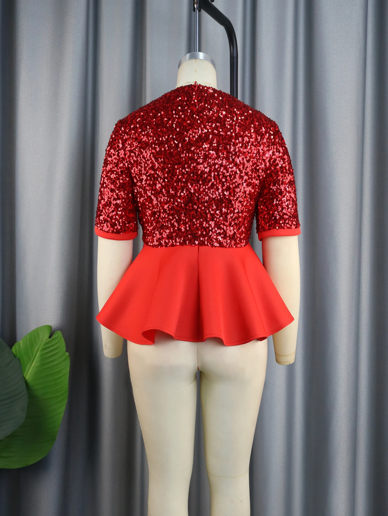 Camicette da donna con paillettes rosse 2024 estate Cute Short Tops O Neck manica corta peplo Ruffle Glitter camicie Night Out Clothes