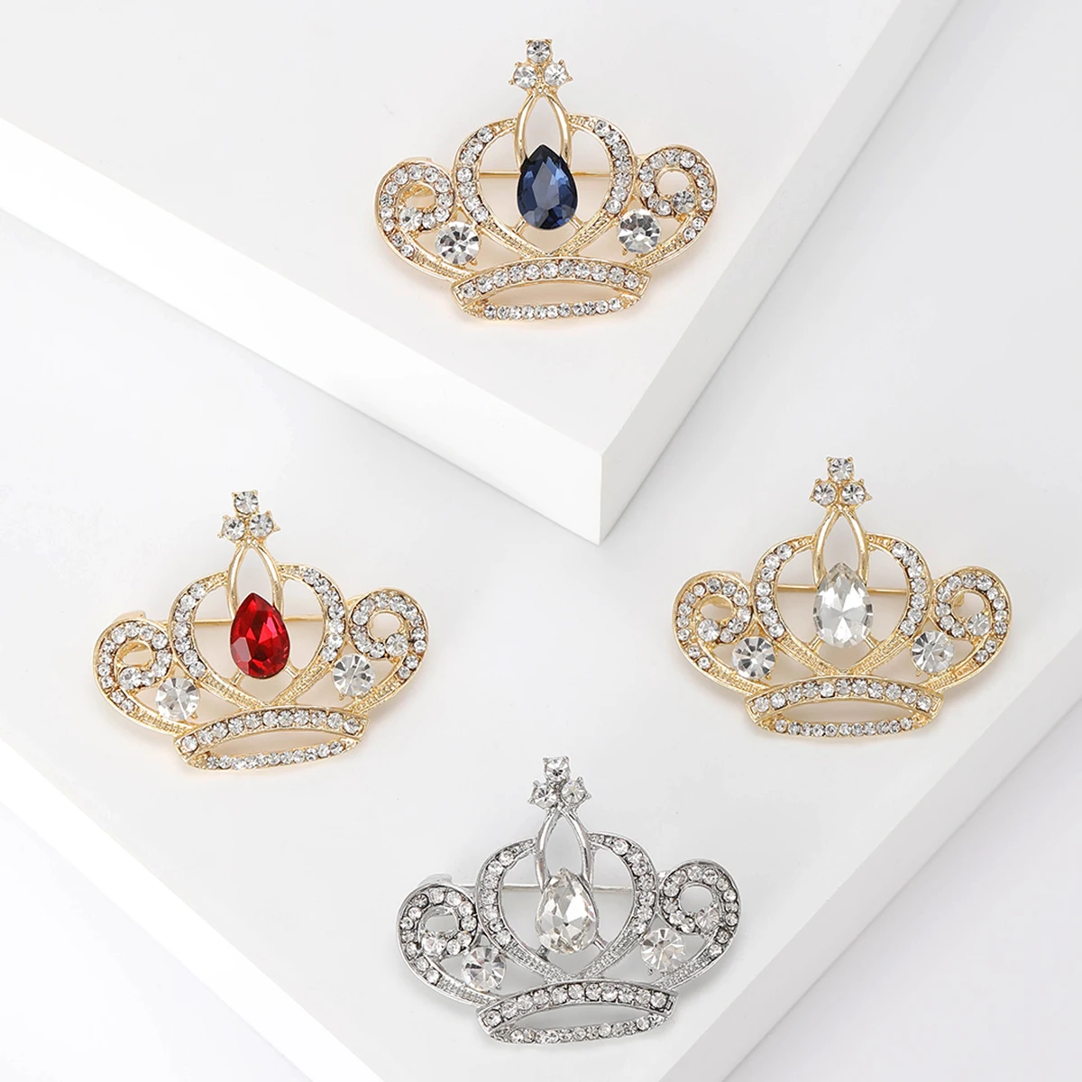 Beaut&Berry Rhinestone Crown Brooches for Women Unisex Glamour Pins Friends Party Gifts Banquet Jewellery Accessories