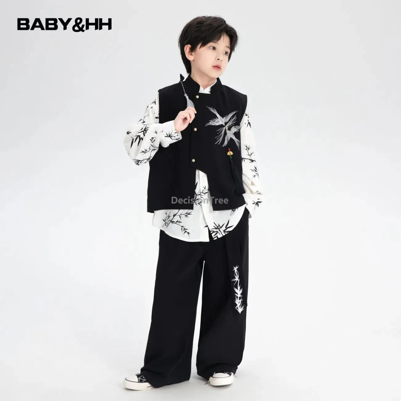 

Новинка 2025 года, осенний повседневный наряд для мальчиков в китайском стиле, ретро литературный художественный костюм Тан с принтом, комплект из 3 предметов, элегантный красивый комплект ханьфу