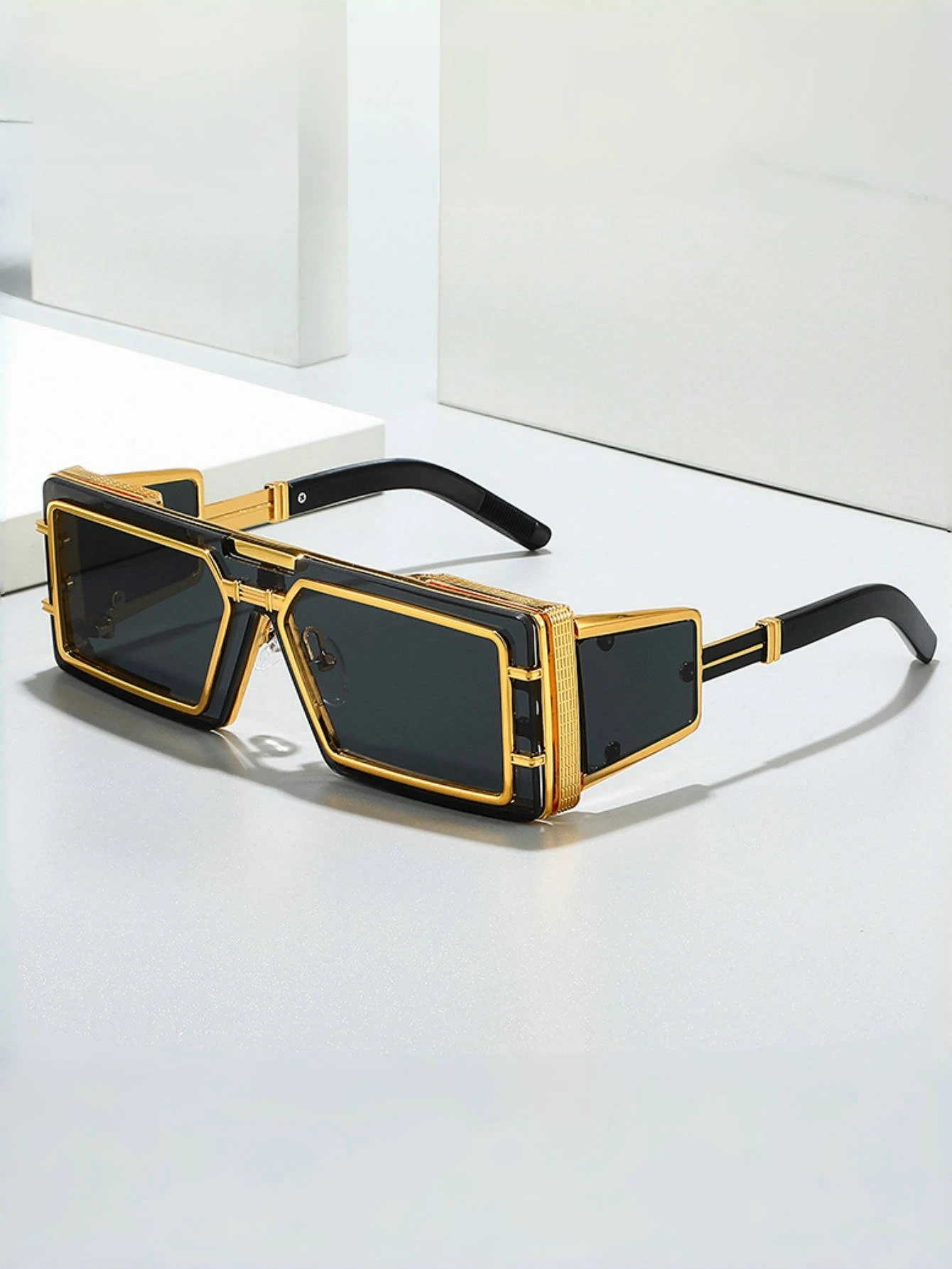 New fashion sunglasses men's future technology advanced metal square punk wind sunglasses ins personality outdoor street shootin