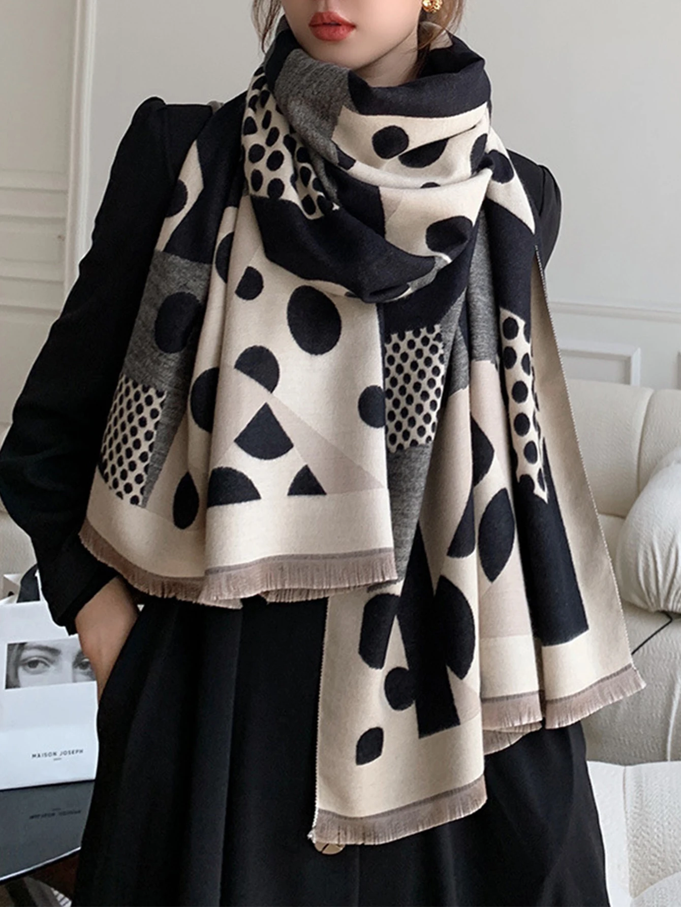 

Premium Black Scarf for Women Winter 2023 Fashionable Korean Style Versatile Warm Neck Warmer Large Pashmina Outerwear High-End